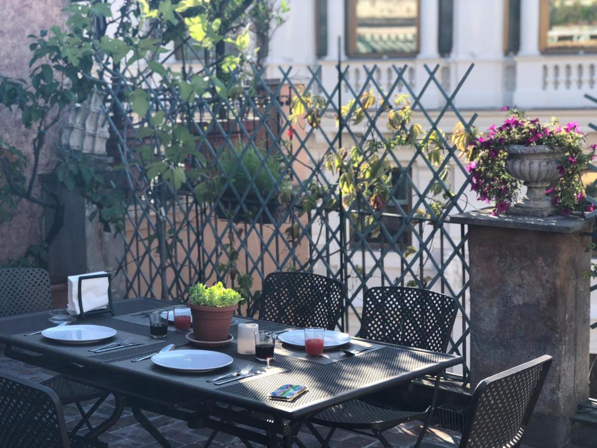 Giuturna Boutique Hotel Рим Екстериор снимка